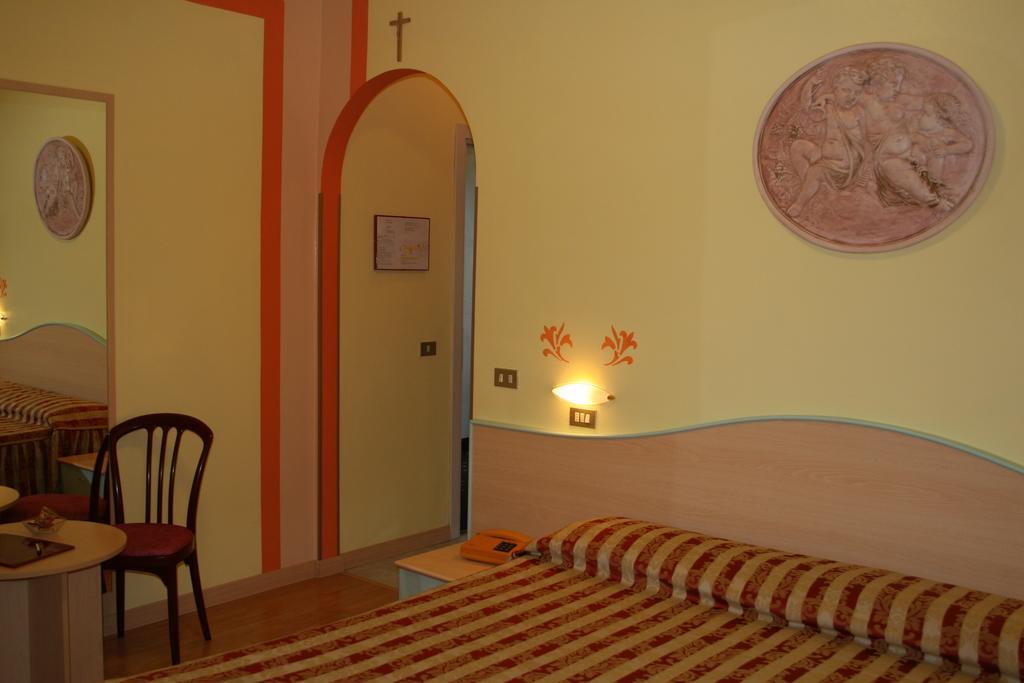 Hotel Alsazia Сірміоне Номер фото